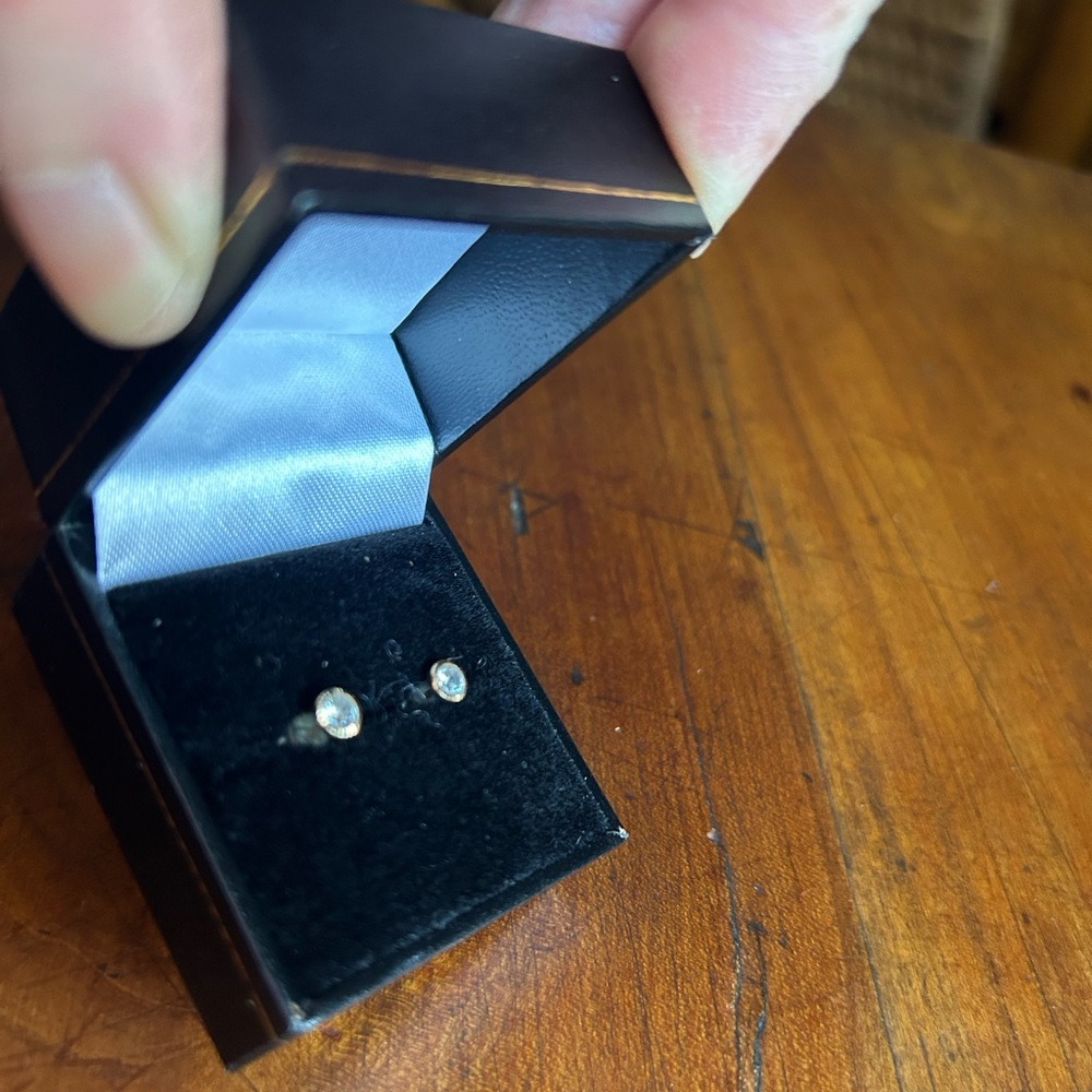 Bezel Gold Necklace and Earring Set - Picture 3 of 9